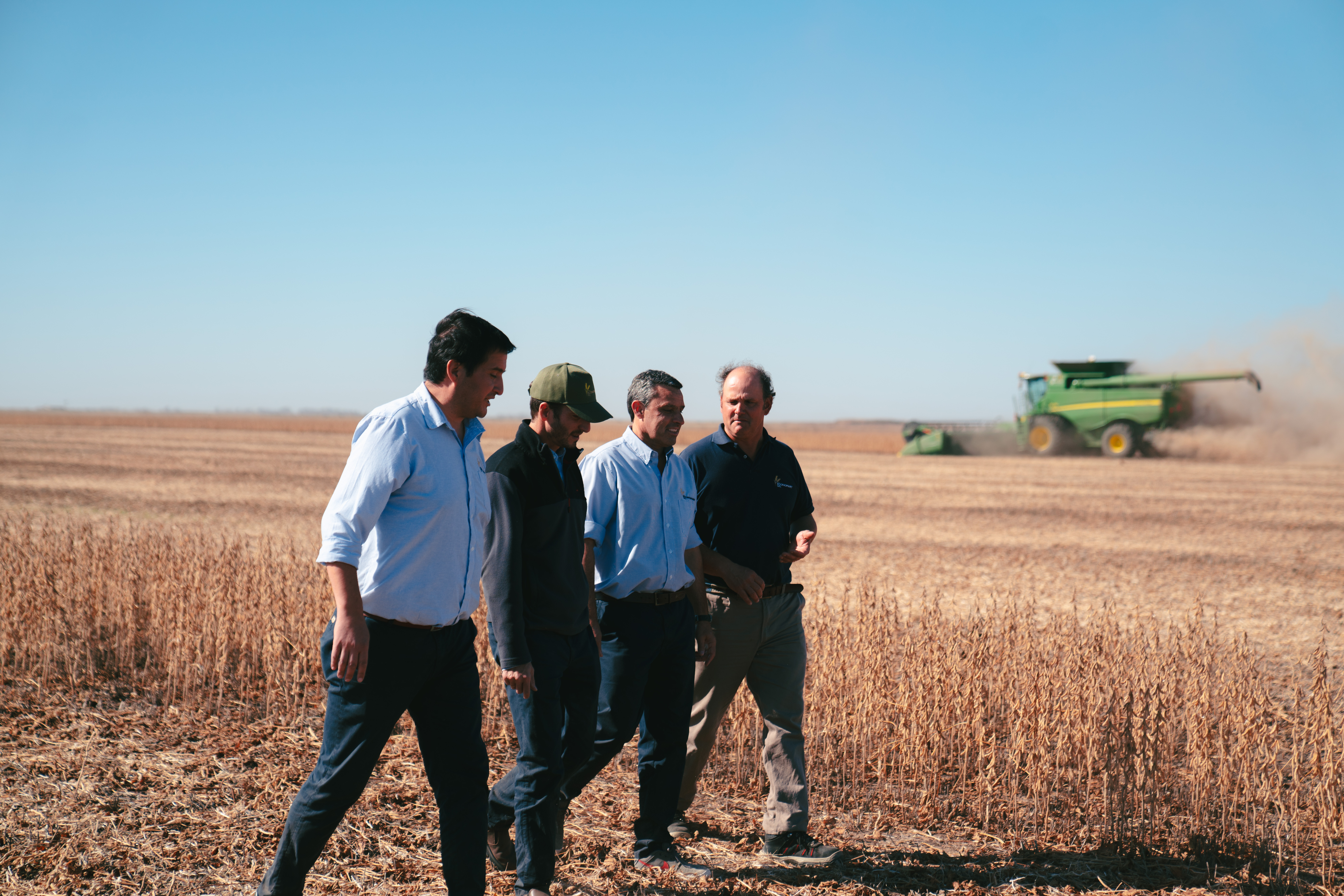 Equipo Grupo Duhau en el campo
